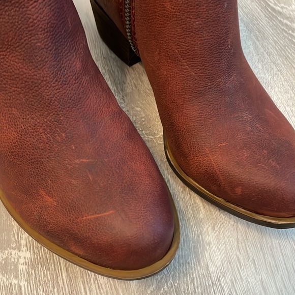 NIB Lucky Brand Oxblood Red Full Zip Suede Leather Booties Boots 5 - Picture 4 of 10